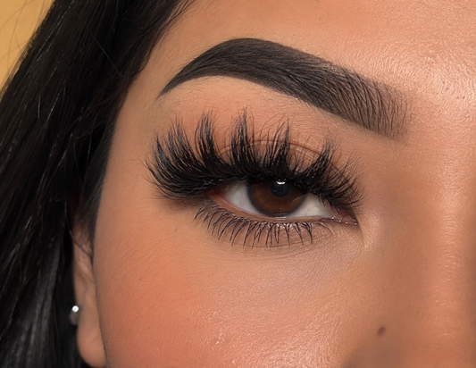YL6 — 18mm Wispy Balanced Glam Lashes