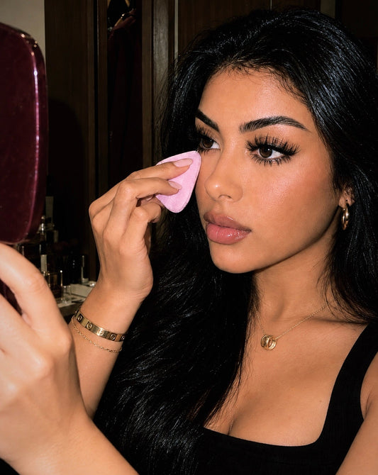 Kim 15mm wispy defined glam lashes on model – Yalordé Lashes